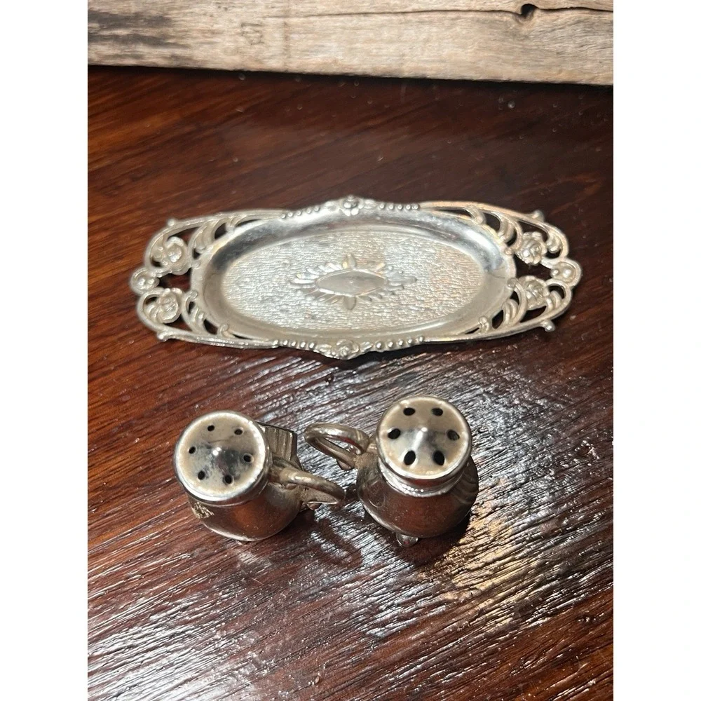 Vintage Metal Salt And Pepper Shakers Souvenir Texas with Tray‎ Japan Elegant